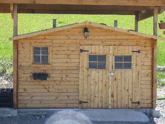 chalets de la pension pour chiens des pas des betes