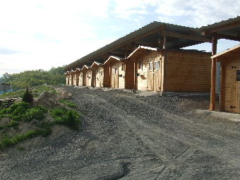 chalets de la pension pour chiens des pas des betes